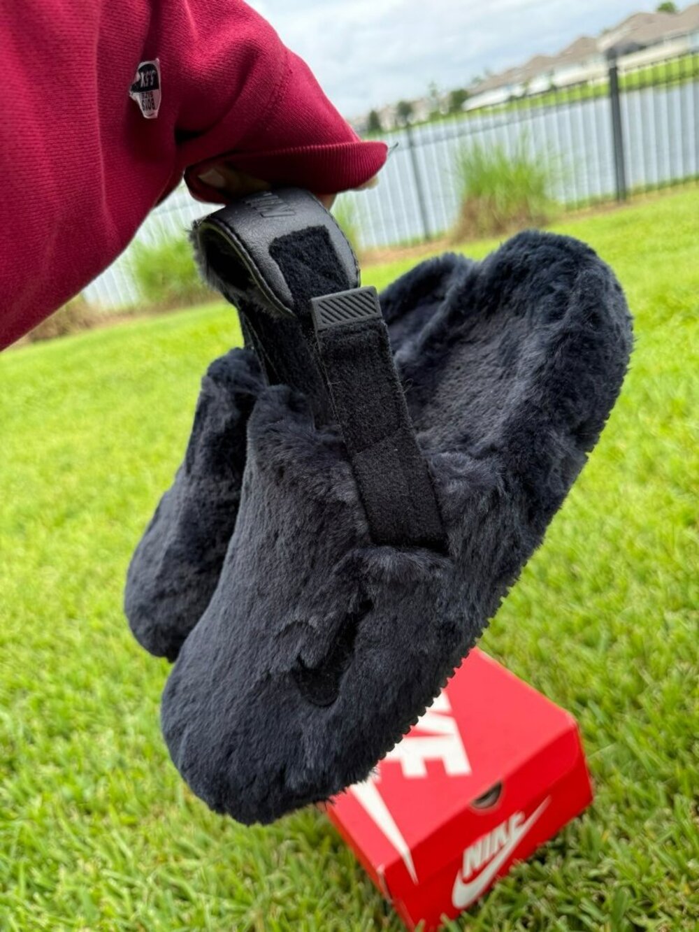 * 10 WOMEN’S NIKE CALM MULE SE FAUX FUR BLACK FZ3119-001 FURRY SANDALS SLIDES